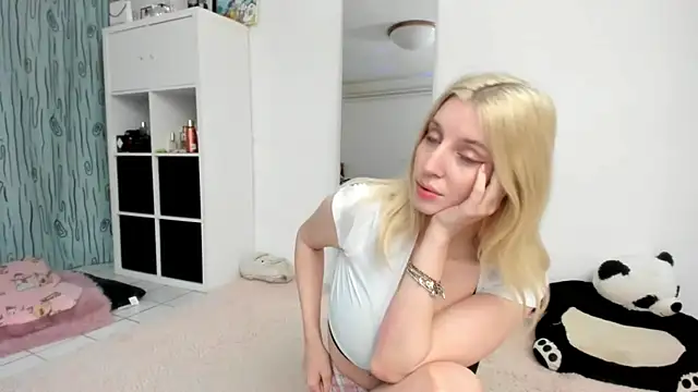 KenzieDawton online show from 03-25-26, 07:46