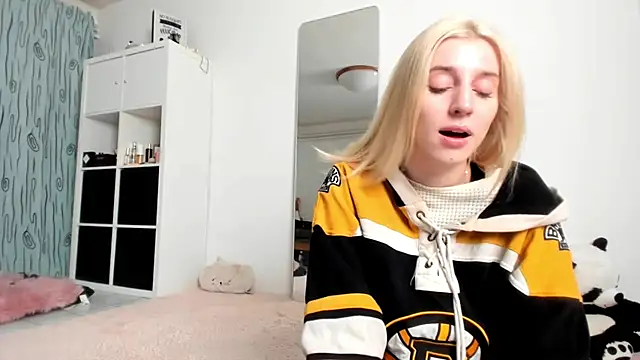 KenzieDawton online show from 12-06-24, 05:03