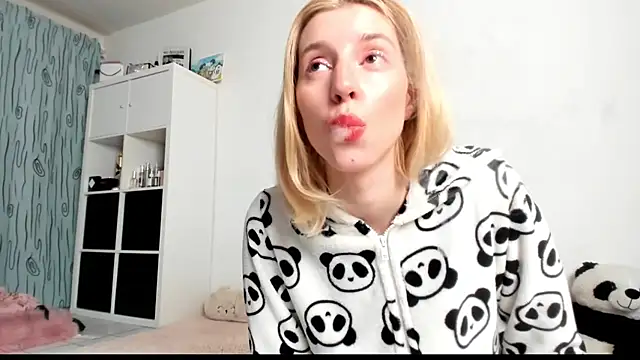 KenzieDawton online show from 03-16-25, 05:03