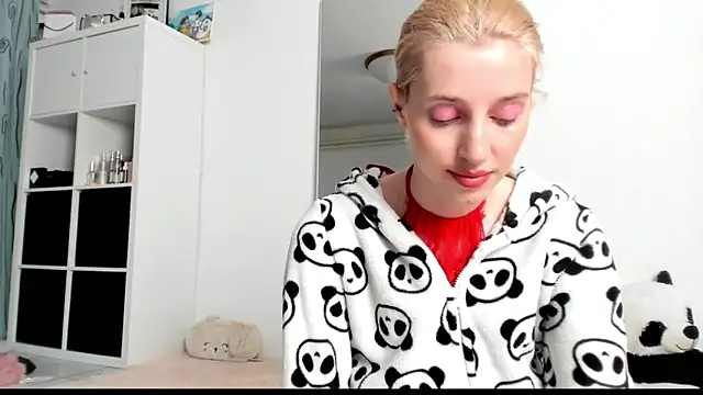 KenzieDawton online show from 03-08-25, 06:54