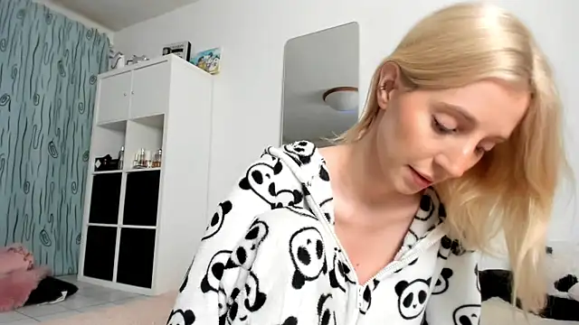 KenzieDawton online show from 11-03-25, 04:39