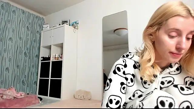 KenzieDawton online show from 01-10-25, 05:15