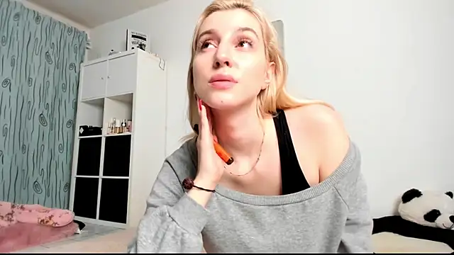 KenzieDawton online show from 12-17-24, 07:04