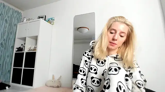 KenzieDawton online show from 10-12-25, 06:26