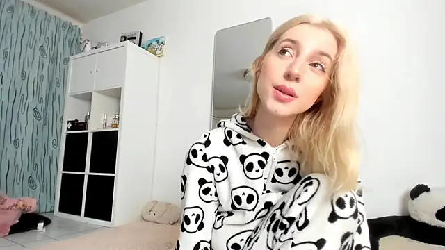 KenzieDawton online show from 11-26-25, 04:45