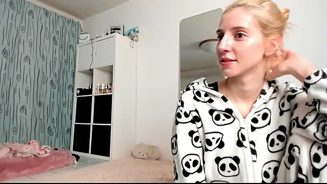 KenzieDawton online show from 01-11-25, 05:20