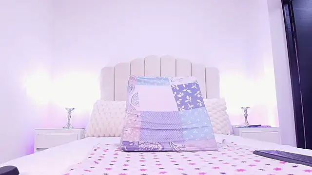 Snapshot of raven_lilith_ chatting on 10-31-25, 03:14 raven lilith online show from 10-31-25, 03:14