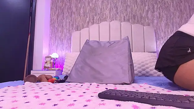 Snapshot of raven_lilith_ chatting on 12-03-25, 03:07 raven lilith online show from 12-03-25, 03:07