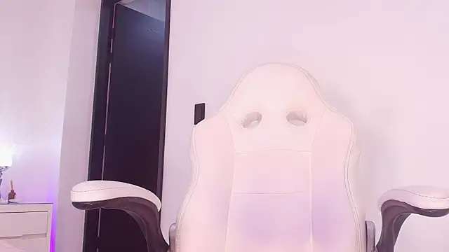 Snapshot of raven_lilith_ chatting on 11-06-25, 03:21 raven lilith online show from 11-06-25, 03:21