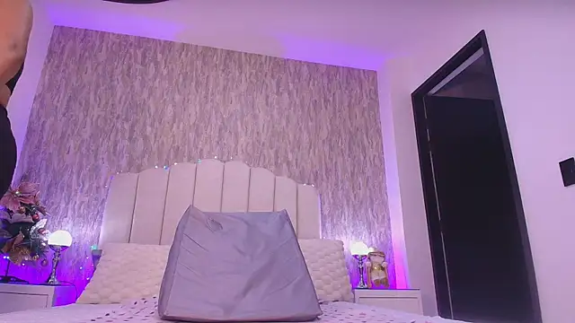 Snapshot of raven_lilith_ chatting on 12-21-25, 03:08 raven lilith online show from 12-21-25, 03:08