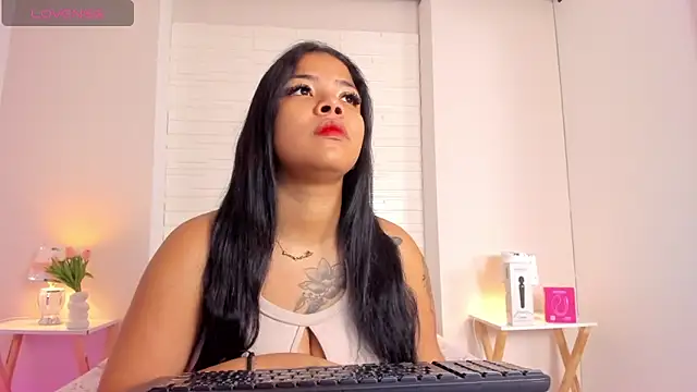 Snapshot of SophiaaStone chatting on 04-22-26, 11:39 SophiaaStone online show from 04-22-26, 11:39