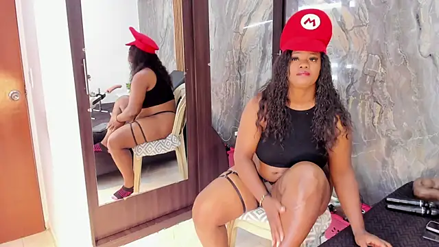 LauraSaenz01 online show from 11-29-25, 03:39