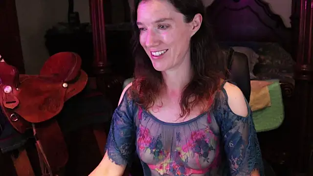 Snapshot of thornburyrose chatting on 09-26-25, 01:45 thornburyrose online show from 09-26-25, 01:45