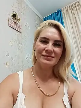 Snapshot of JennyOMay chatting on 07-14-26, 04:39 JennyOMay online show from 07-14-26, 04:39