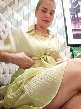 Snapshot of JennyOMay chatting on 07-26-26, 05:25 JennyOMay online show from 07-26-26, 05:25