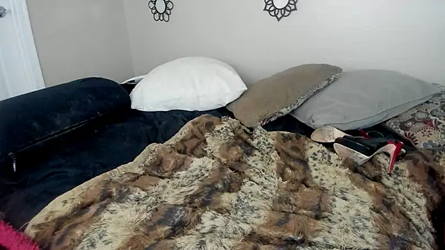 Lourdesnoirxh online show from 11-11-25, 01:11