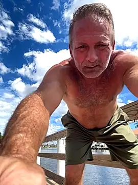 Snapshot of Bronco9602 chatting on 09-27-25, 04:13 Bronco9602 online show from 09-27-25, 04:13