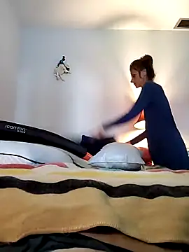 Scarlettishere online show from 10-19-25, 06:43