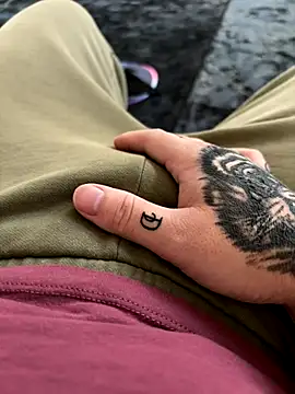 Miguelpm04 online show from 11-07-25, 09:58