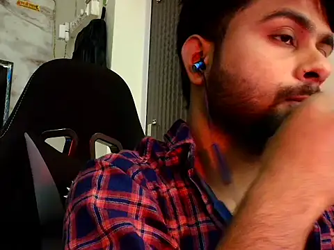 Snapshot of SHENOY3 chatting on 06-14-26, 01:23 SHENOY3 online show from 06-14-26, 01:23