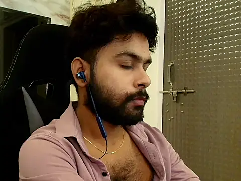 Snapshot of SHENOY3 chatting on 06-07-26, 02:44 SHENOY3 online show from 06-07-26, 02:44