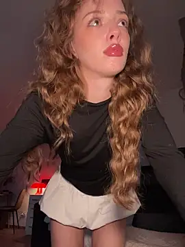 Snapshot of Weeissy chatting on 12-15-25, 07:20 Weeissy online show from 12-15-25, 07:20