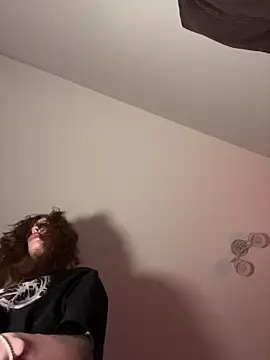 Snapshot of Weeissy chatting on 12-16-25, 08:35 Weeissy online show from 12-16-25, 08:35