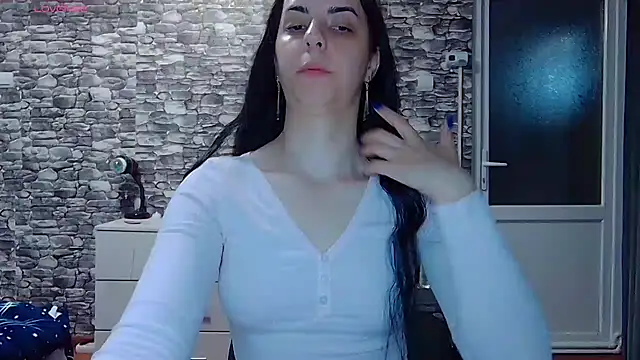 Snapshot of _Mari____ chatting on 04-22-26, 07:15 Mari online show from 04-22-26, 07:15
