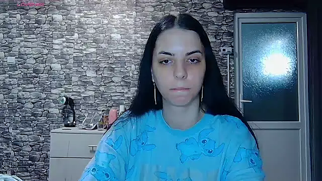 Snapshot of _Mari____ chatting on 03-17-26, 08:28 Mari online show from 03-17-26, 08:28