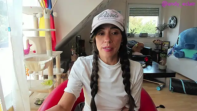 Snapshot of tinny_williams chatting on 10-05-25, 09:22 tinny williams online show from 10-05-25, 09:22