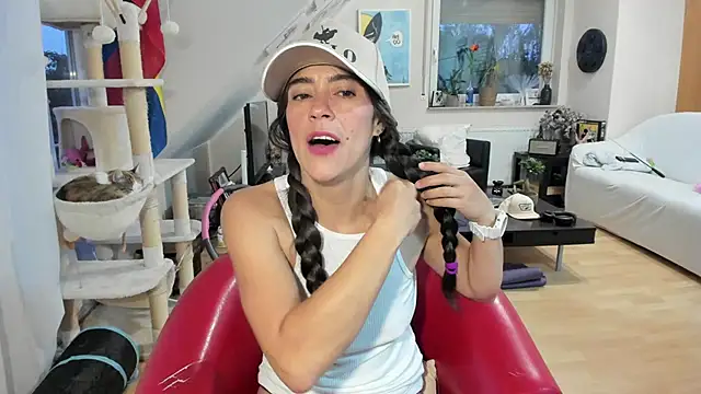 Snapshot of tinny_williams chatting on 09-09-25, 04:44 tinny williams online show from 09-09-25, 04:44