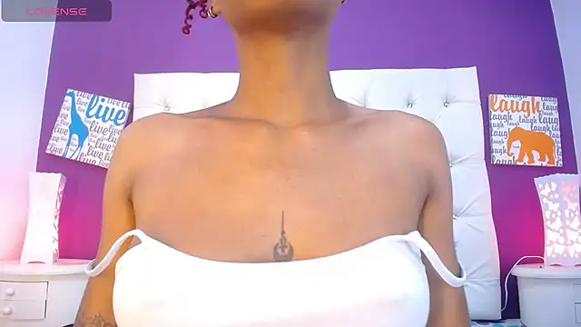 Snapshot of EmmySweett chatting on 03-03-25, 02:11 EmmySweett online show from 03-03-25, 02:11