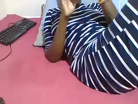 sweetelle09 online show from 03-09-25, 10:08