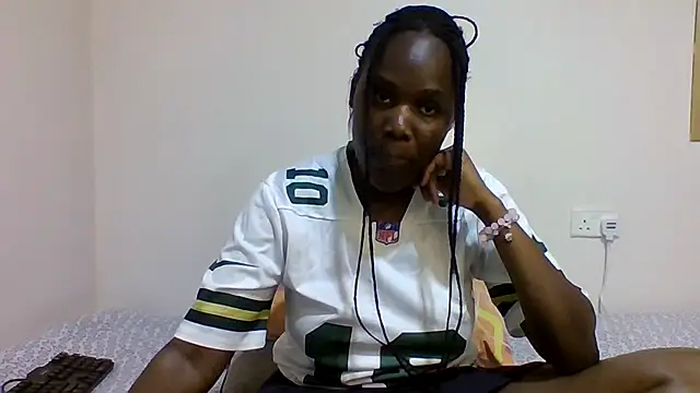 sweetelle09 online show from 10-29-25, 05:12