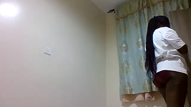 sweetelle09 online show from 06-20-26, 04:56