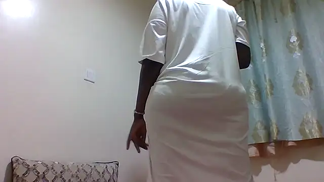 sweetelle09 online show from 07-10-26, 03:12