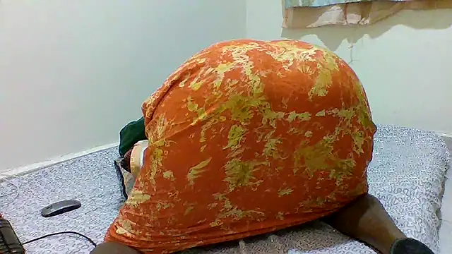 sweetelle09 online show from 05-17-26, 07:03