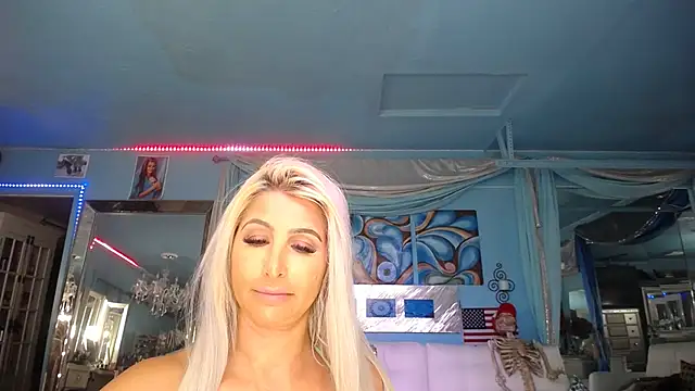 Snapshot of ADRIANNA_FOX chatting on 03-19-25, 10:22 ADRIANNA FOX online show from 03-19-25, 10:22