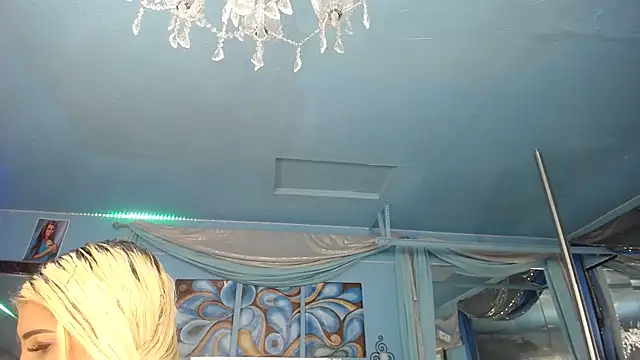 Snapshot of ADRIANNA_FOX chatting on 04-27-26, 04:21 ADRIANNA FOX online show from 04-27-26, 04:21