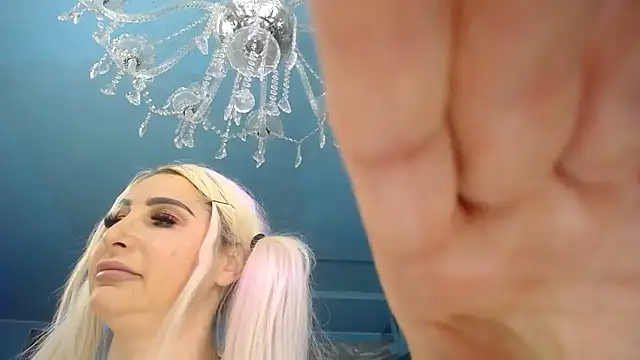 ADRIANNA FOX online show from 11-29-25, 11:49