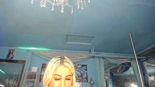 Snapshot of ADRIANNA_FOX chatting on 05-26-26, 03:37 ADRIANNA FOX online show from 05-26-26, 03:37