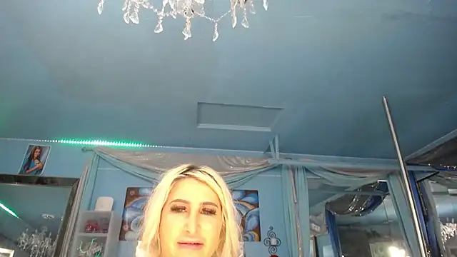 ADRIANNA FOX online show from 04-07-26, 12:01