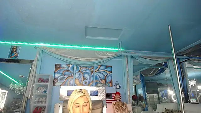 ADRIANNA FOX online show from 02-04-26, 07:25