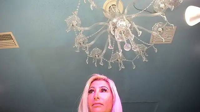 Snapshot of ADRIANNA_FOX chatting on 03-18-25, 01:13 ADRIANNA FOX online show from 03-18-25, 01:13