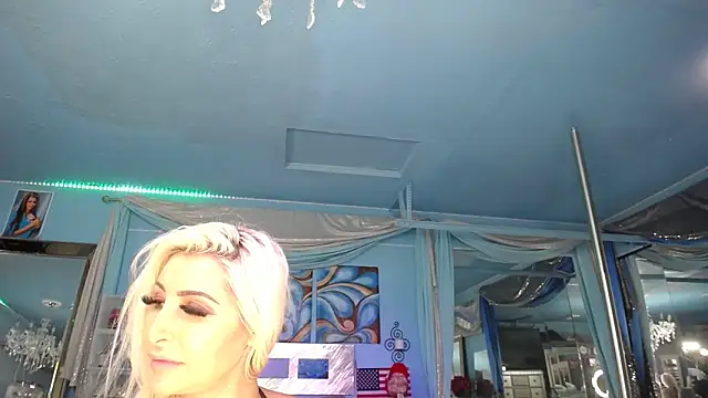 Snapshot of ADRIANNA_FOX chatting on 09-13-25, 04:29 ADRIANNA FOX online show from 09-13-25, 04:29
