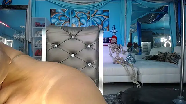 Snapshot of ADRIANNA_FOX chatting on 10-09-25, 09:43 ADRIANNA FOX online show from 10-09-25, 09:43