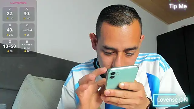 jhonyalzate2 online show from 04-01-26, 01:30