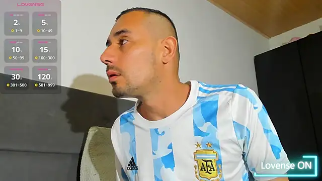 jhonyalzate2 online show from 01-13-26, 04:05