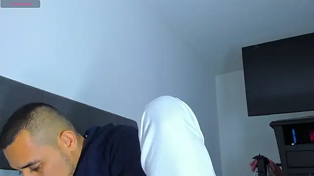 jhonyalzate2 online show from 03-01-25, 11:37