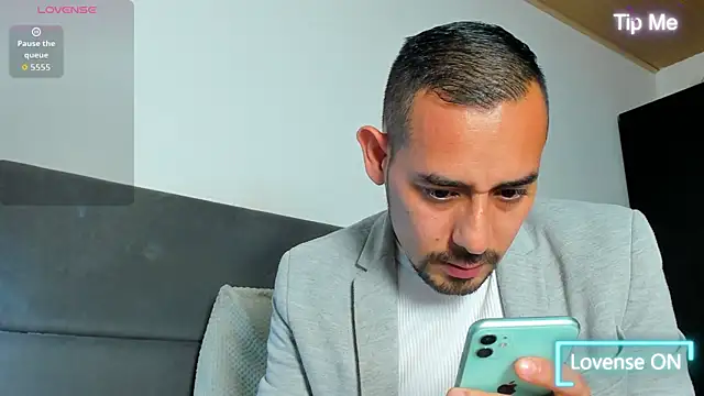 jhonyalzate2 online show from 03-28-26, 02:45